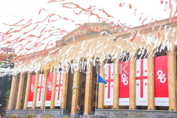 Aİ bayrağı Gürcüstanda siyasi qalmaqal yaratdı